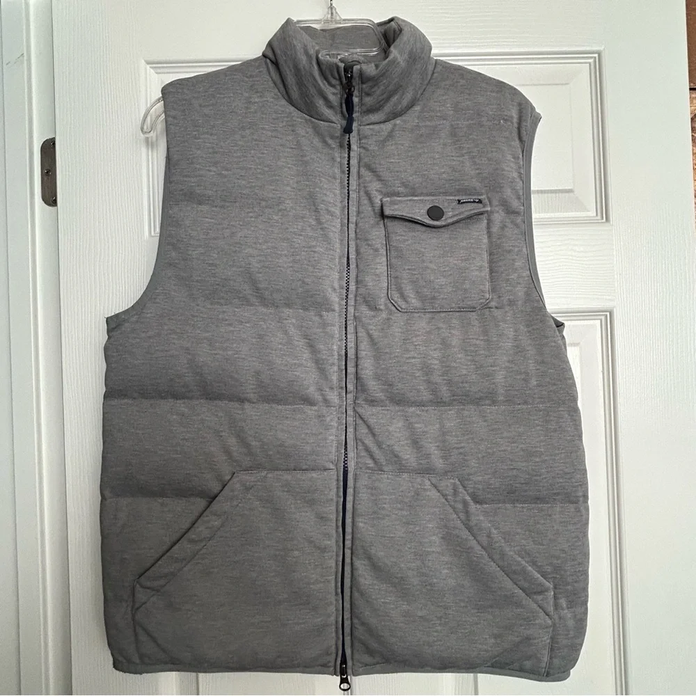 johnnie-O Surfer Logo Vest Men’s Medium Gray Quilted Zip-Up Coastal Insulated‎